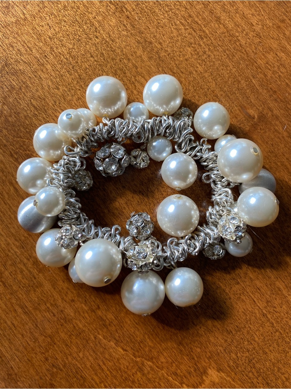 Elegant Pearl and Crystal Stretch Bracelet - White